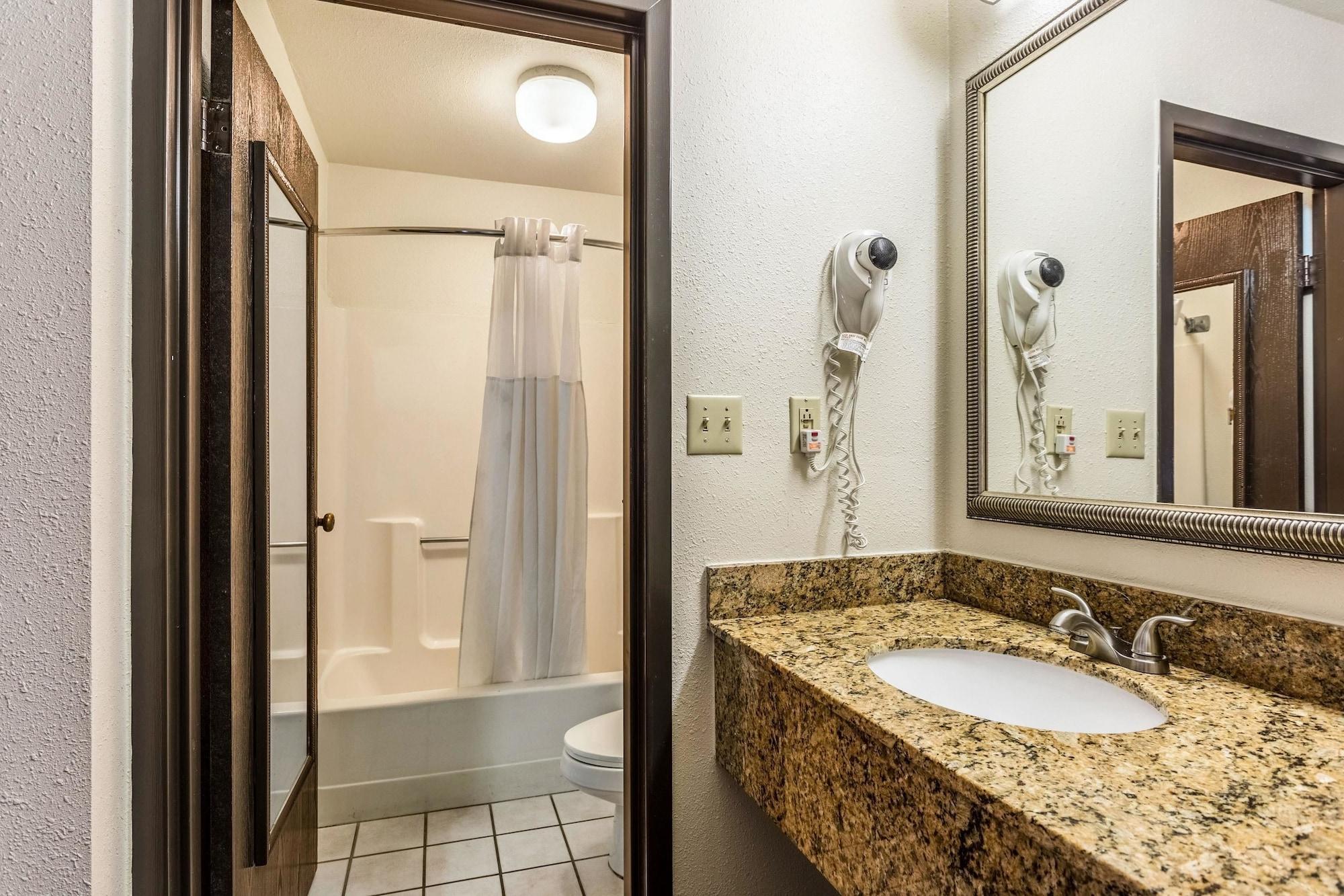 Quality Inn Tupelo Εξωτερικό φωτογραφία